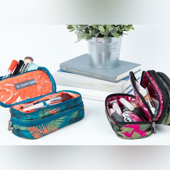 Lug Stacked & Lined Cosmetic Case Bag Double Decker - Navy- NWT - Picture 2 of 5